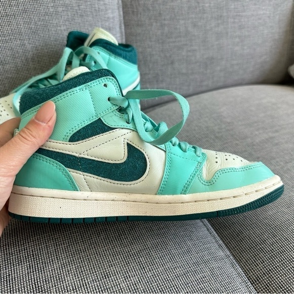 Nike Air Jordan 1 Mid Sneakers Bleached Turquoise Lace Up Style Size 5 Women’s - Picture 5 of 10